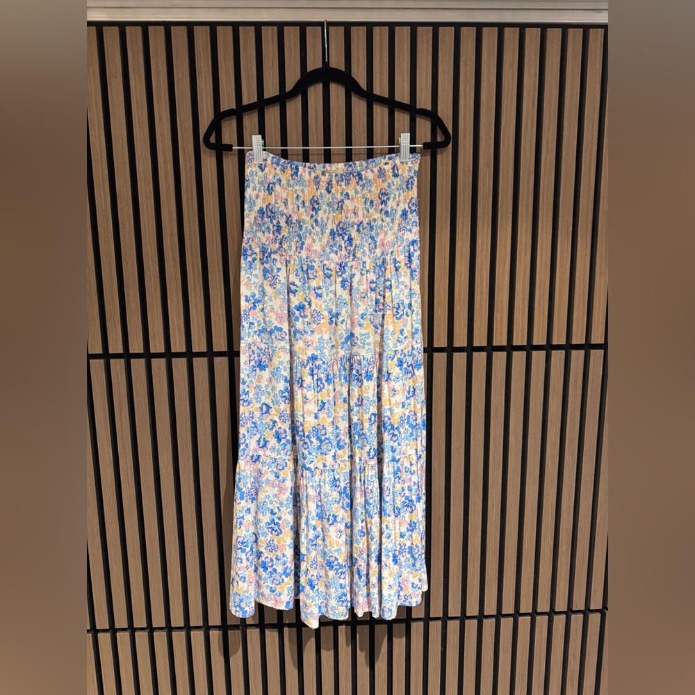 Fashion Floral Tiered Maxi Skirt in Blue & Cream